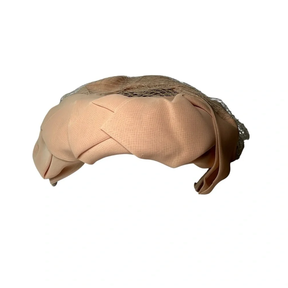 Pillbox Hat with Netting Vintage Beige Light Pink Retro Formal Headpiece Party - Picture 5 of 13